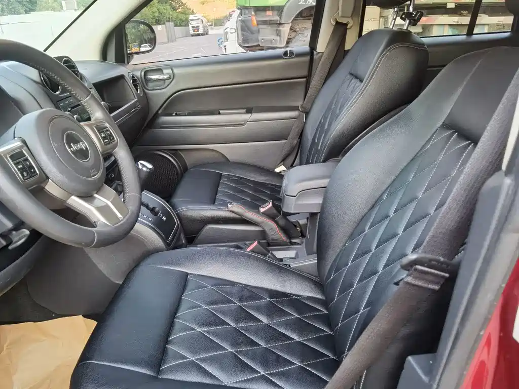 Jeep Compass (Import) 2.4L 4WD Luxury Edition, фото 18