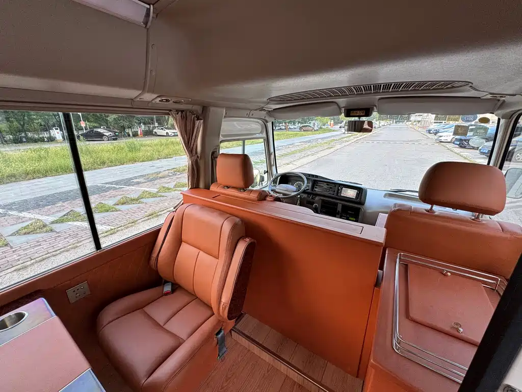 Toyota Coaster — миниатюра 6