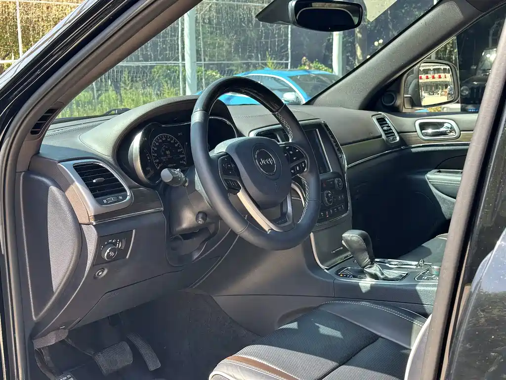 Jeep Grand Cherokee (Import) — миниатюра 9