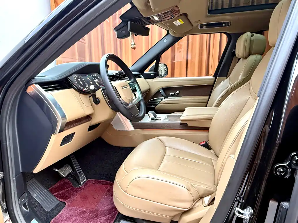 Land Rover Range Rover 2024 3.0 L6 400PS Long Wheelbase мест