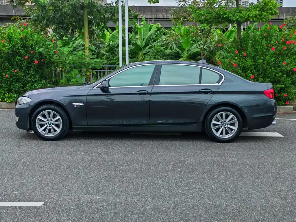 BMW 5 Series — миниатюра 4
