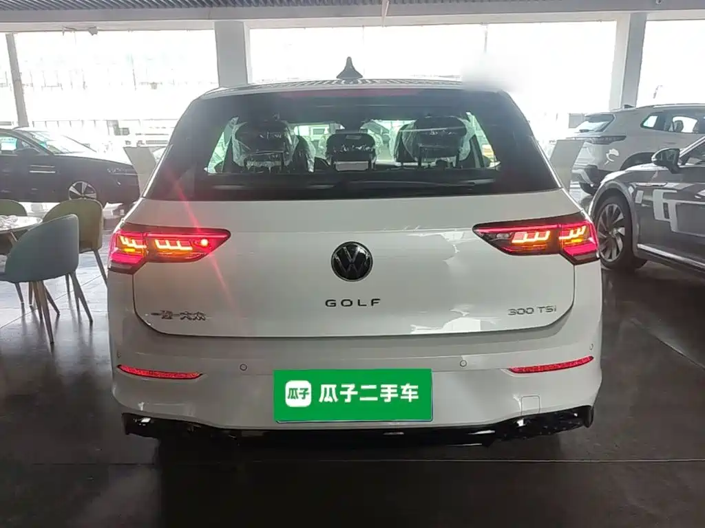 Volkswagen Golf 2025 300TSI R-Line