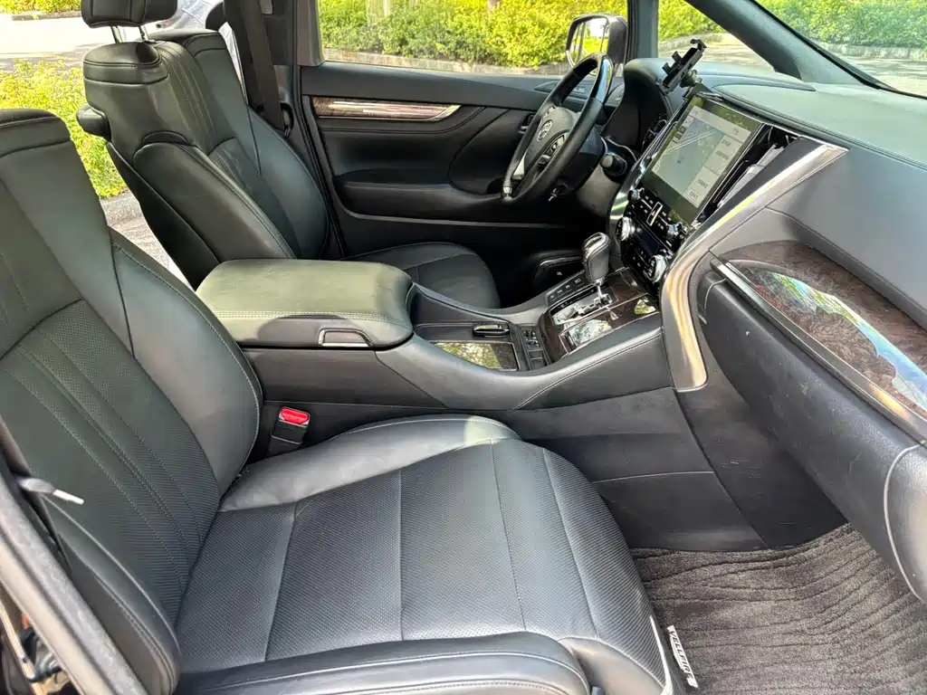 Toyota Vellfire 2020 2.5L HV Luxury