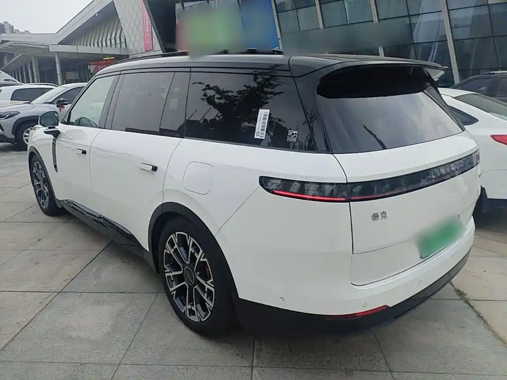 Lynk & Co 900 2025 1.5T Ultra 6 мест