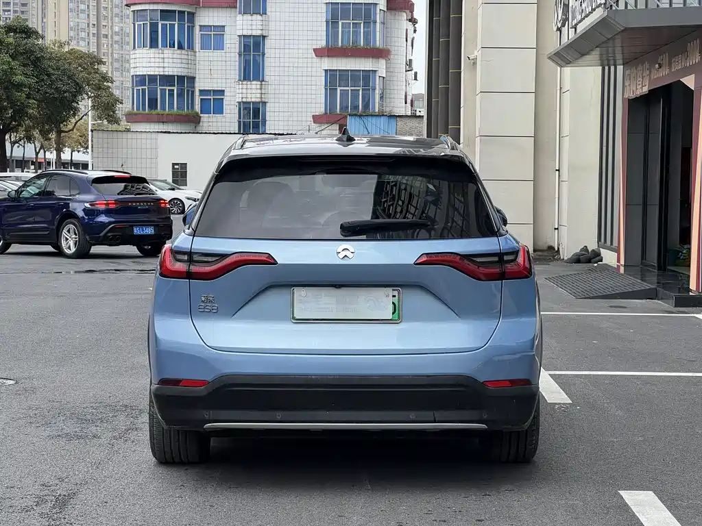 NIO ES8 2018 355KM мест
