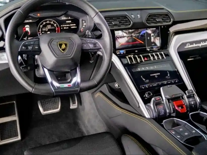 LAMBORGHINI URUS