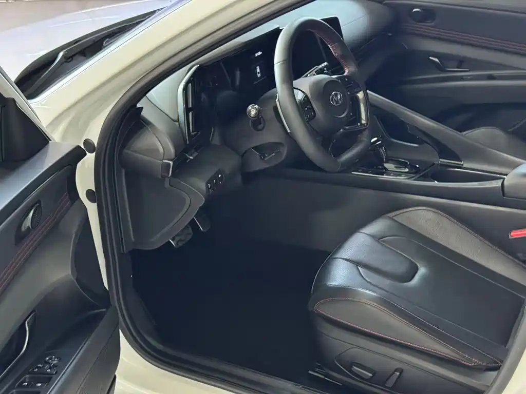 Hyundai Elantra — миниатюра 9