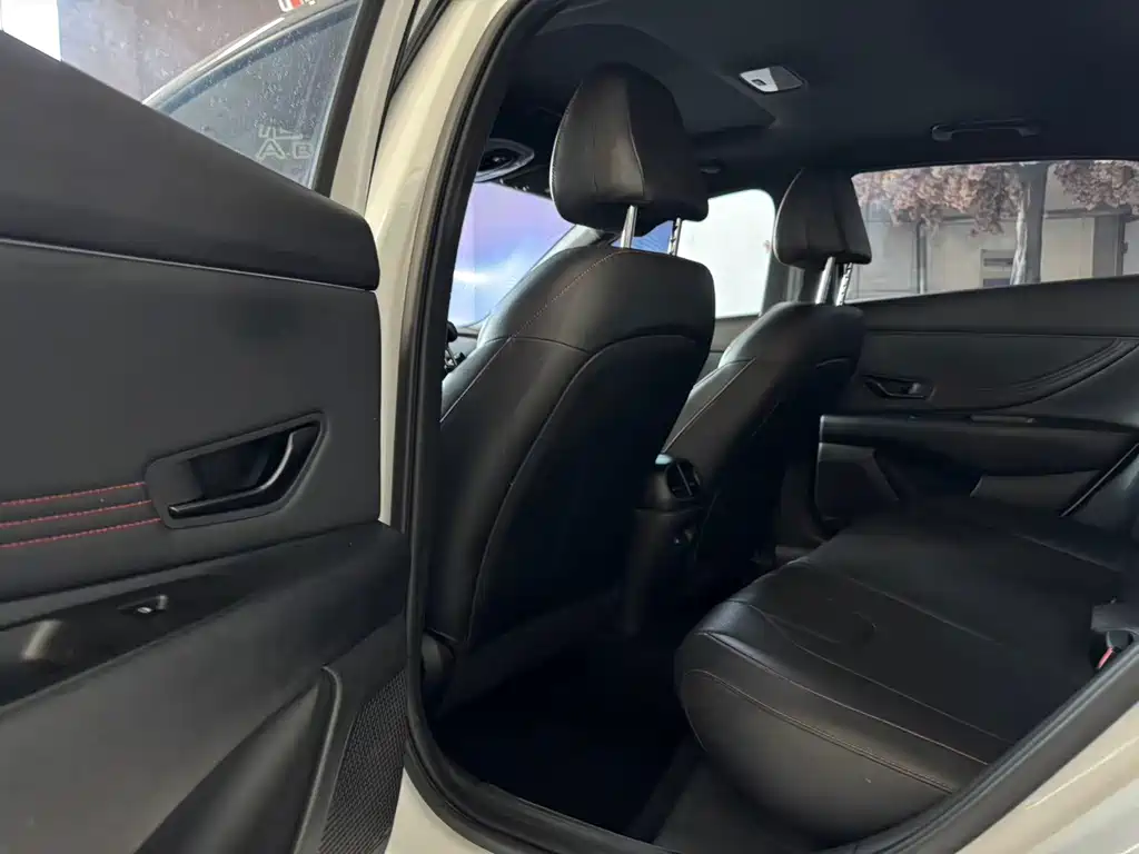 Hyundai Elantra — миниатюра 7