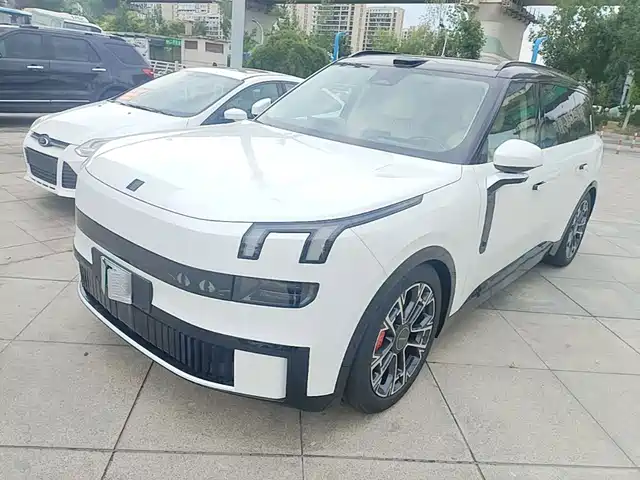 2026 Lynk & Co 900