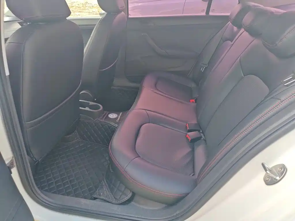 Volkswagen Santana — миниатюра 18