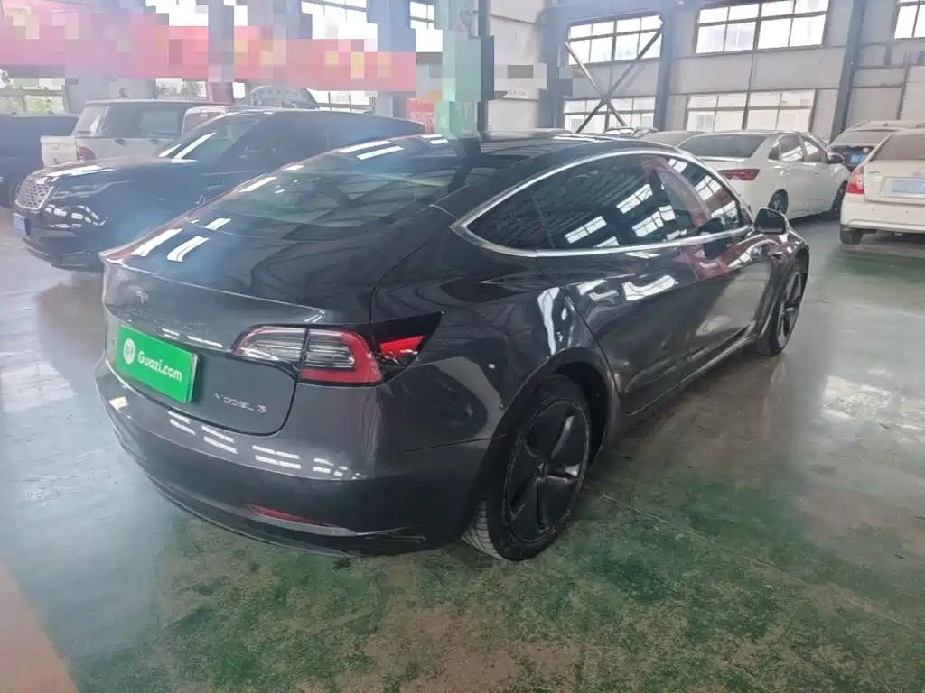 Tesla Model 3 — миниатюра 7
