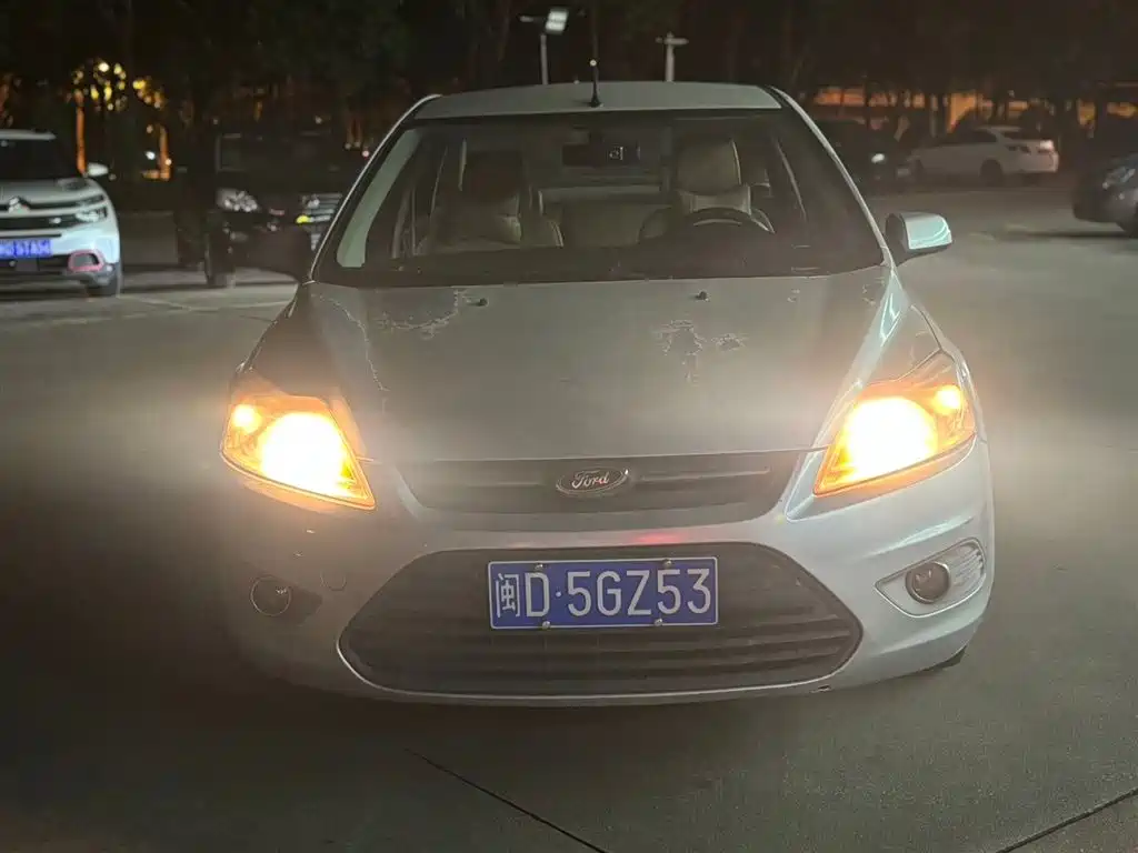 Ford Focus 2013 1.8L AT