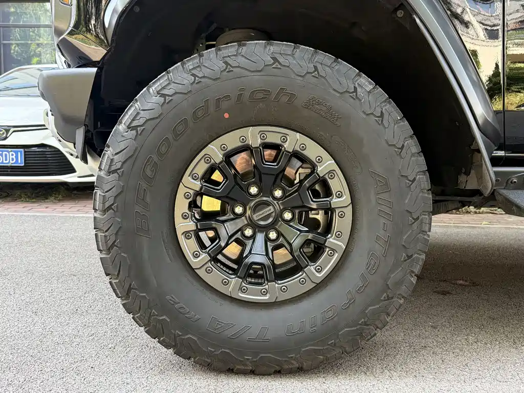Ford Bronco (Import) — миниатюра 21