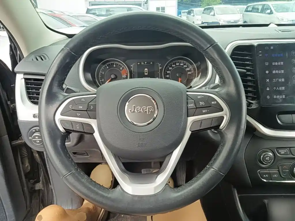 Jeep Cherokee — миниатюра 11