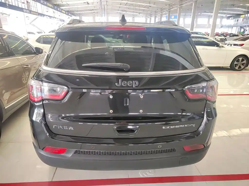 Jeep Compass — миниатюра 6