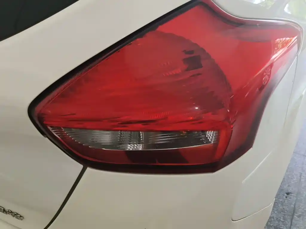 Ford Focus — миниатюра 8