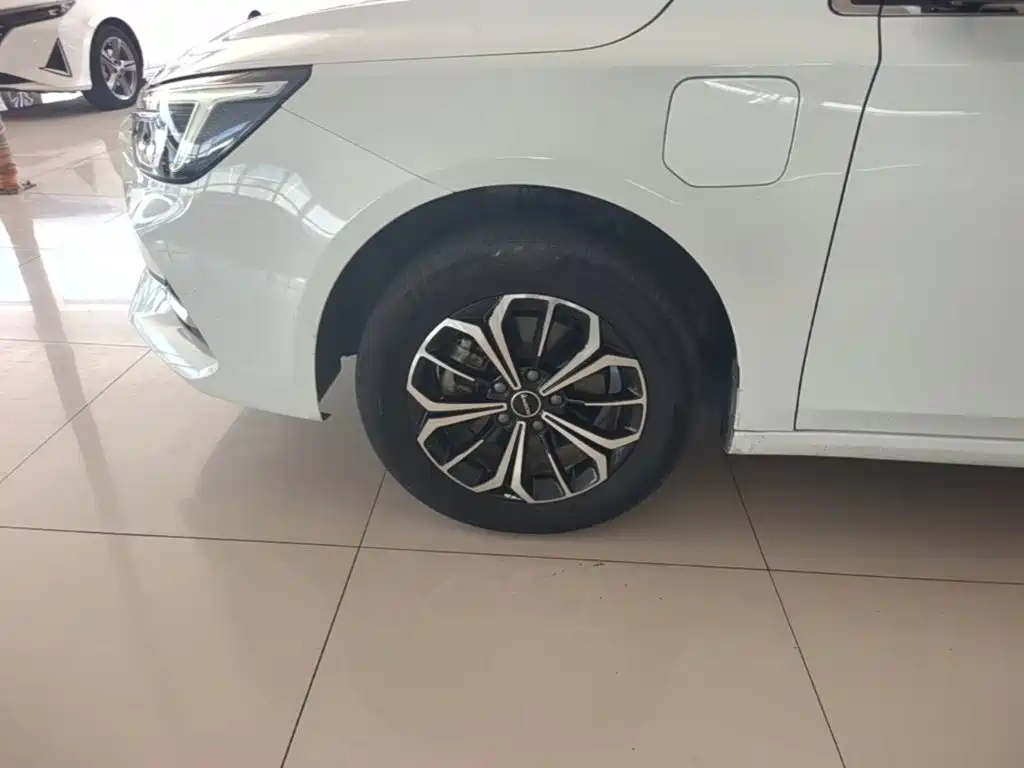 Roewe i6 MAX New Energy — миниатюра 23