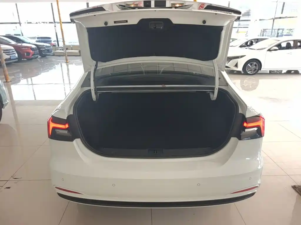Roewe i6 MAX New Energy — миниатюра 19