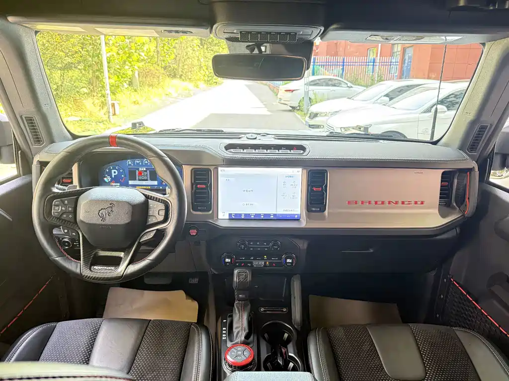 Ford Bronco (Import) — миниатюра 14