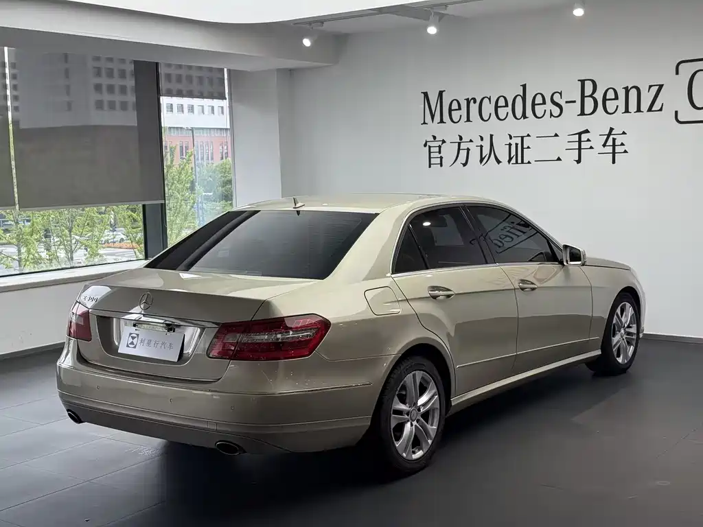 Mercedes-Benz E-Class (Import) — миниатюра 3