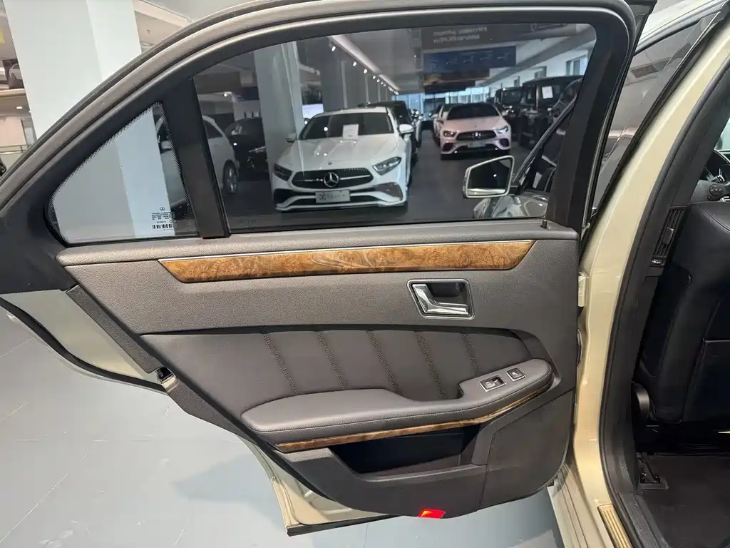 Mercedes-Benz E-Class (Import) — миниатюра 16