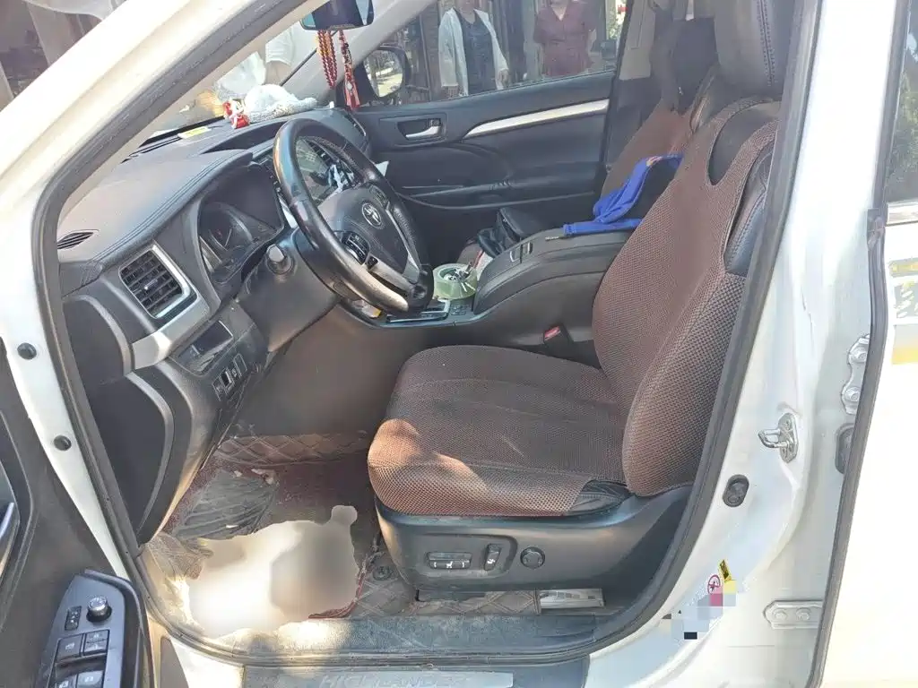 Toyota Highlander 2015 2.0T Luxury 7 мест