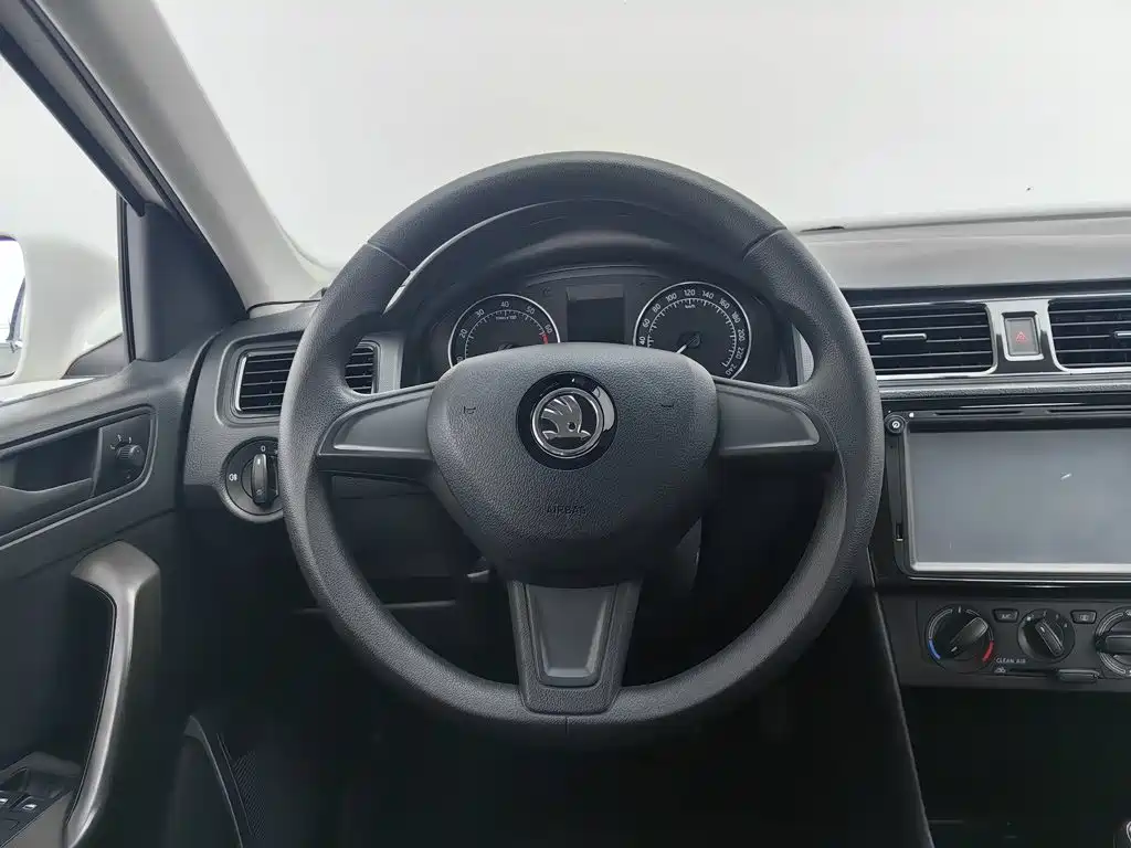 Skoda Rapid Spaceback — миниатюра 11
