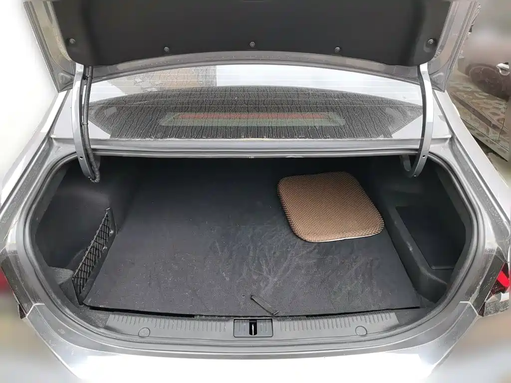 Roewe i6 MAX New Energy — миниатюра 20