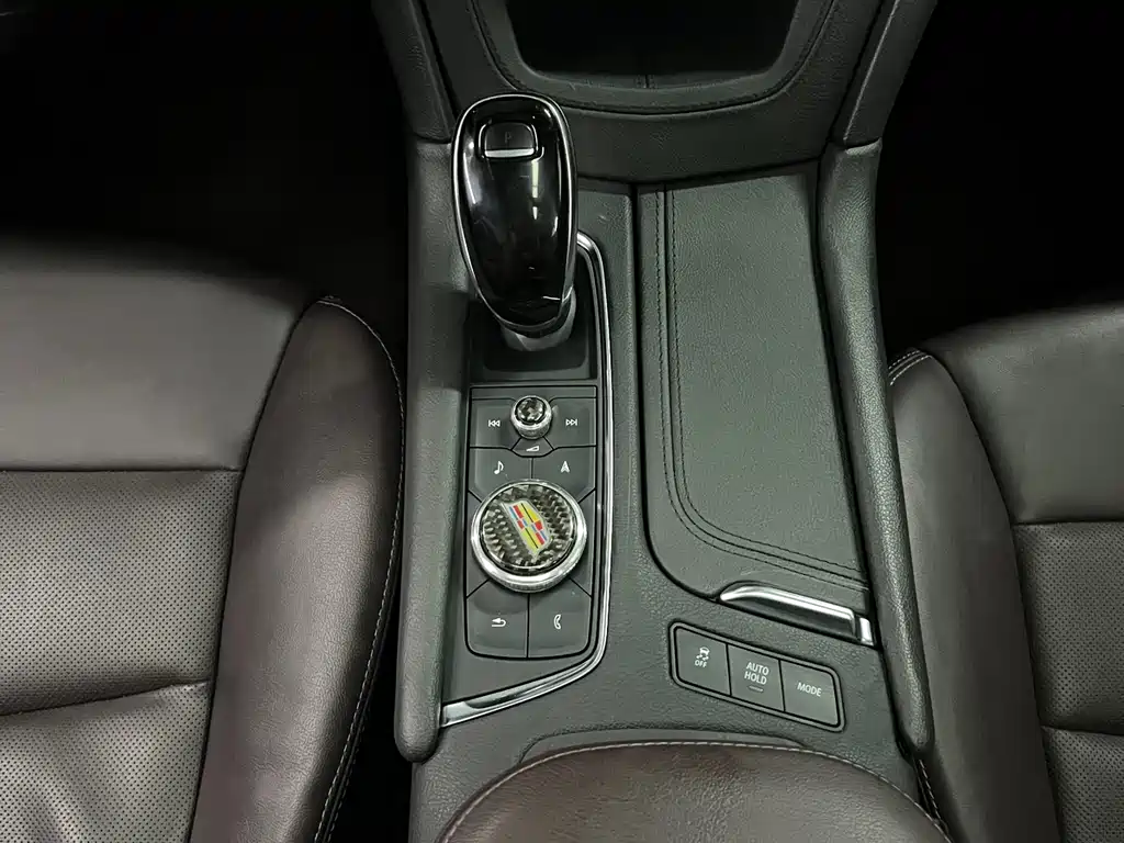 Cadillac XT6 2020 28T мест Luxury