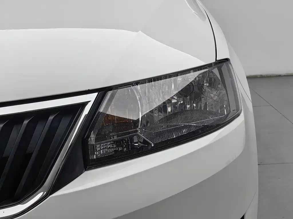 Skoda Rapid Spaceback — миниатюра 7