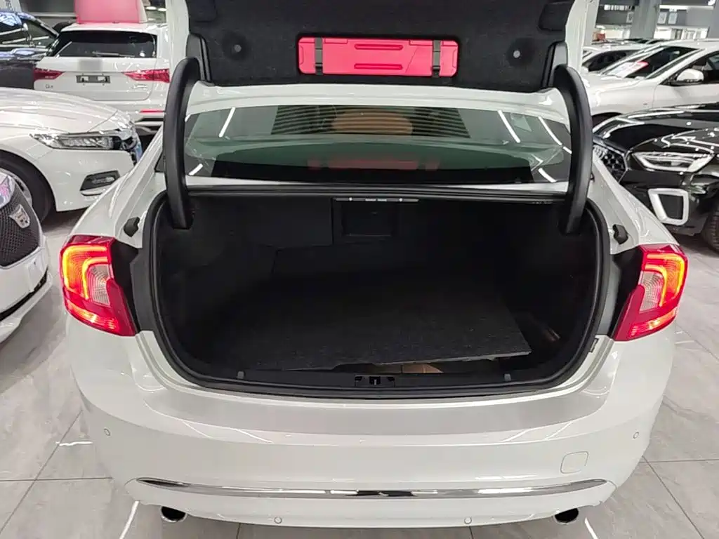 Volvo S60 — миниатюра 19