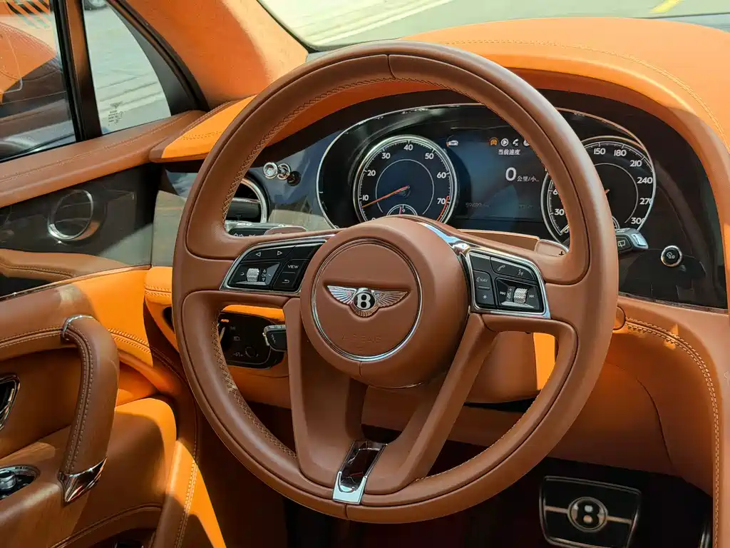 Bentley Bentayga — миниатюра 7