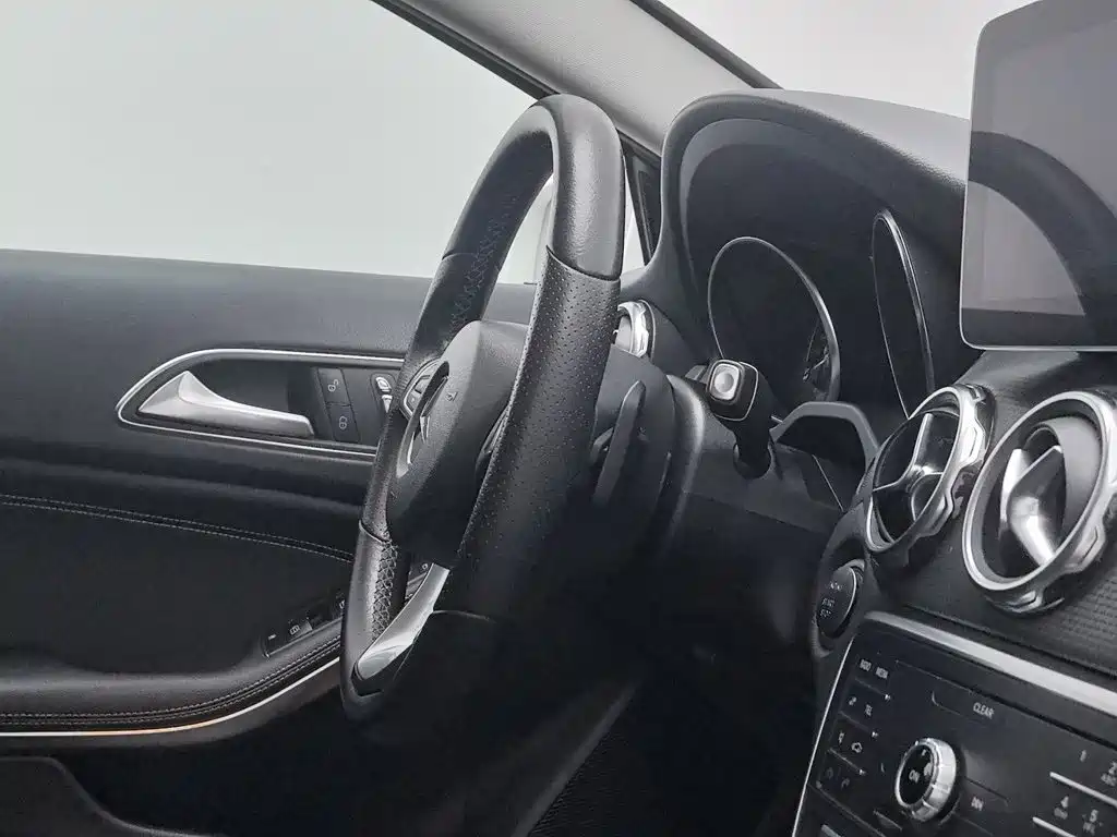 Mercedes-Benz GLA — миниатюра 22