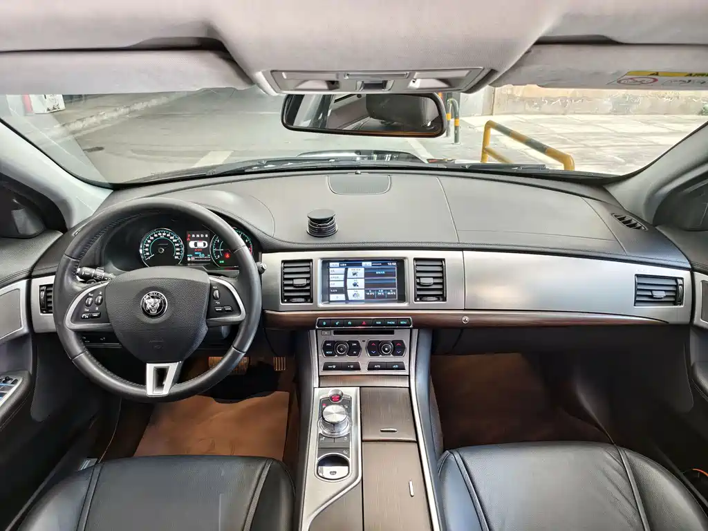 Jaguar XF — миниатюра 12