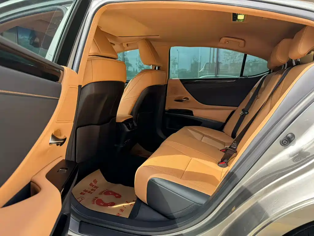 Lexus ES — миниатюра 6