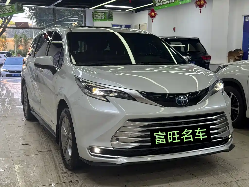 Toyota Sienna — миниатюра 3