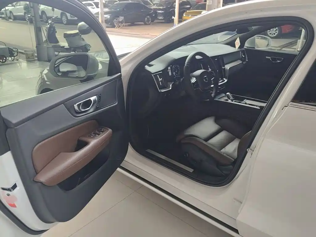 Volvo S60 — миниатюра 16