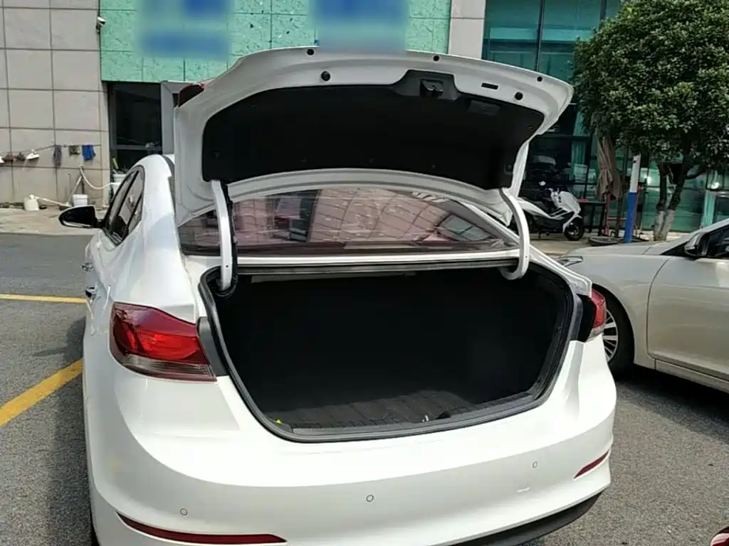 Hyundai Elantra — миниатюра 19