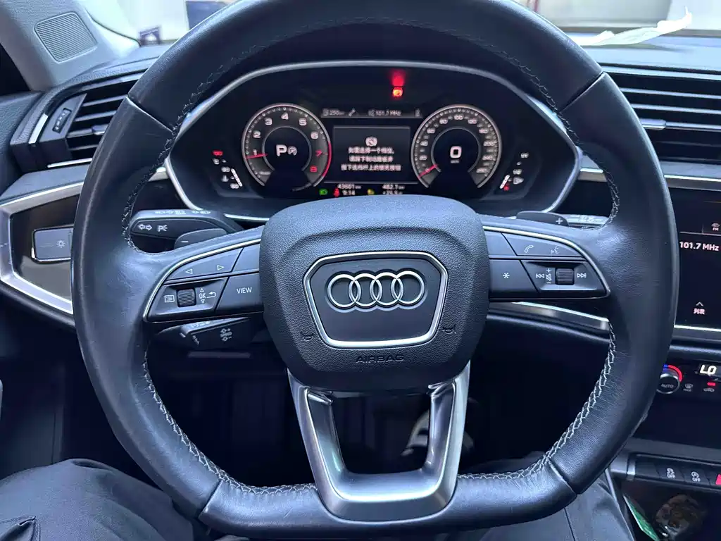 Audi Q3 — миниатюра 12