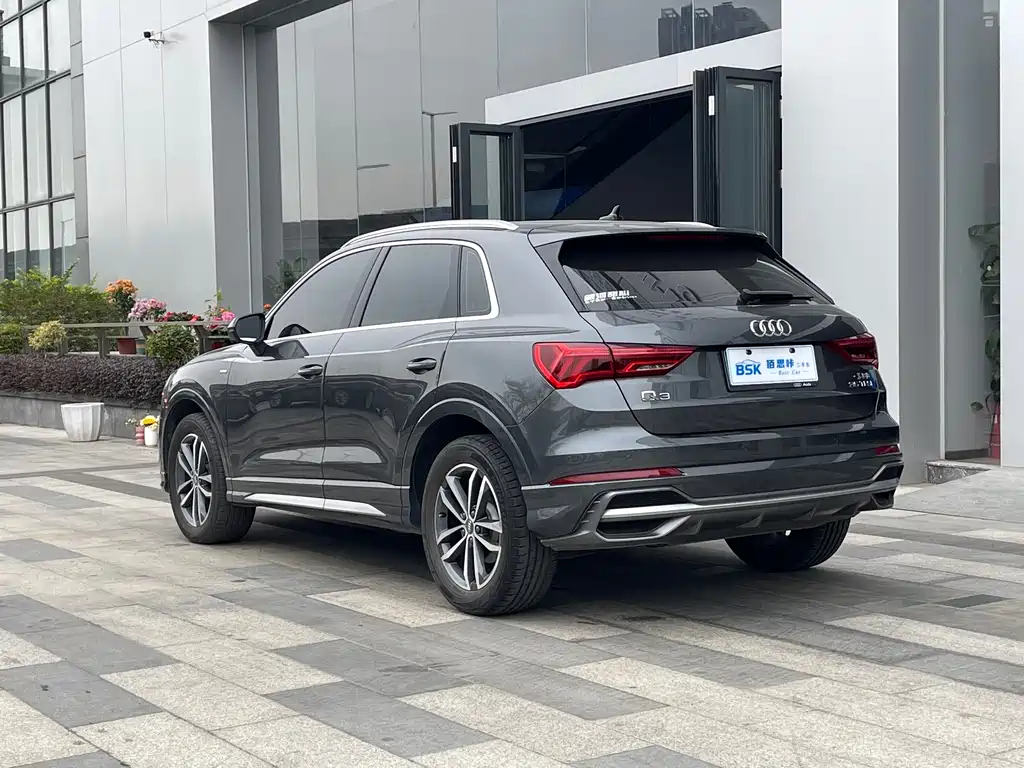 AUDI Q3