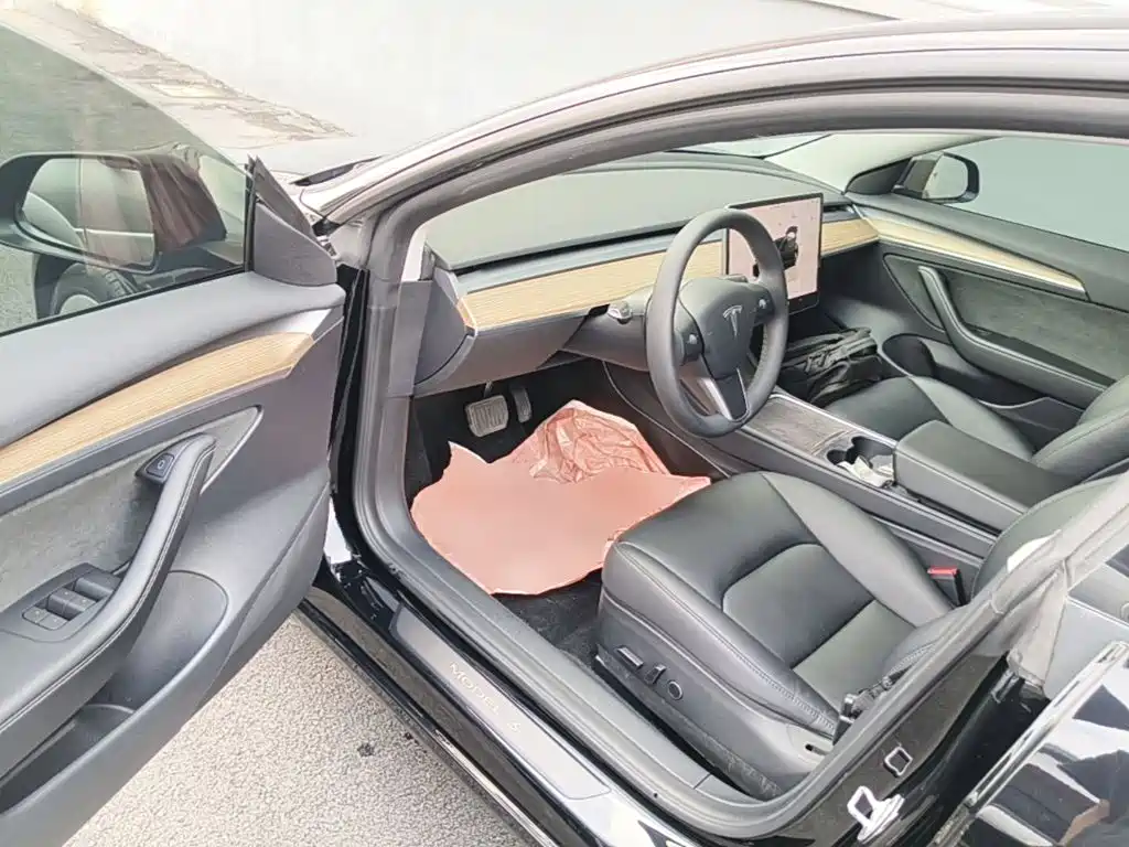 Tesla Model 3 — миниатюра 16