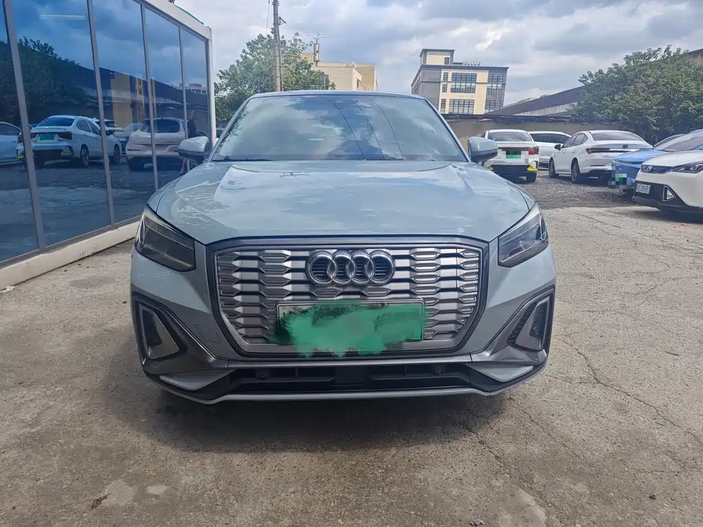 Audi Q2L e-tron — миниатюра 2