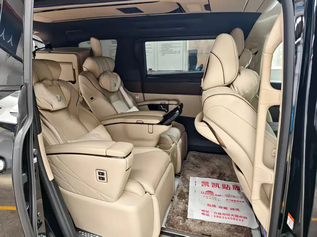 Toyota Alphard — миниатюра 7
