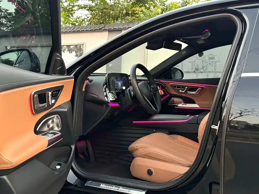 Mercedes-Benz E-Class — миниатюра 6