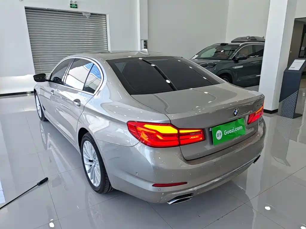 BMW 5 Series — миниатюра 5