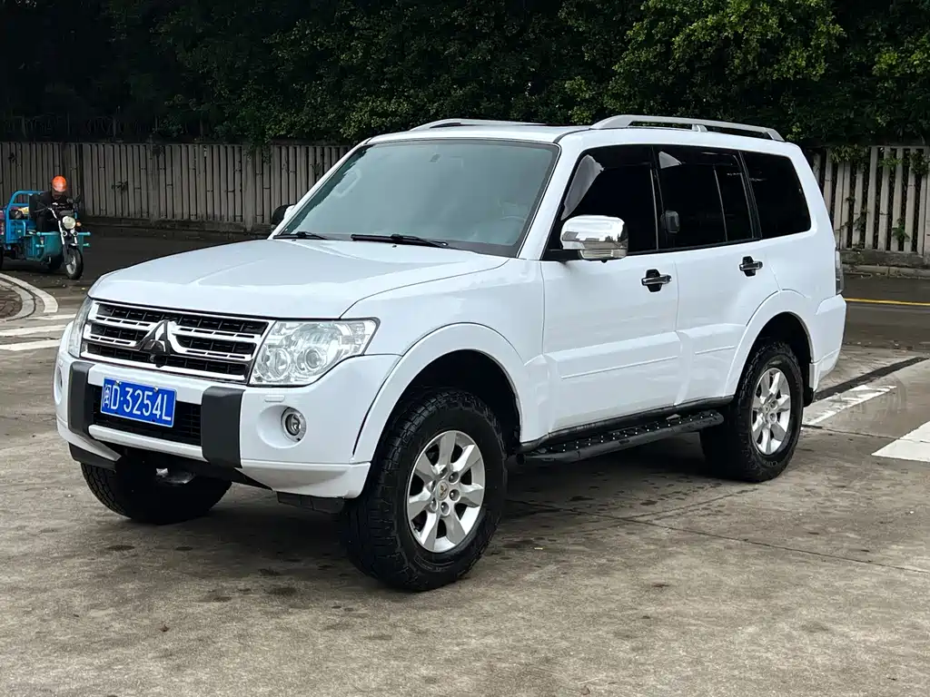 2009 Mitsubishi Pajero - zdjęcie 1 z 20