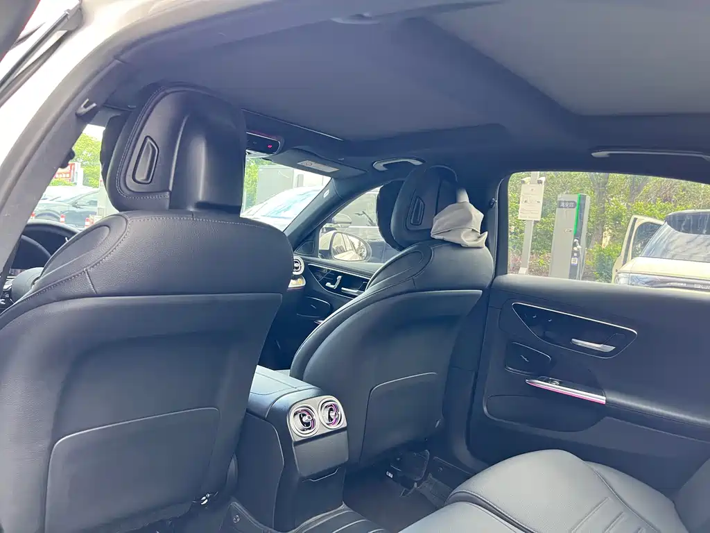 Mercedes-Benz C-Class — миниатюра 13