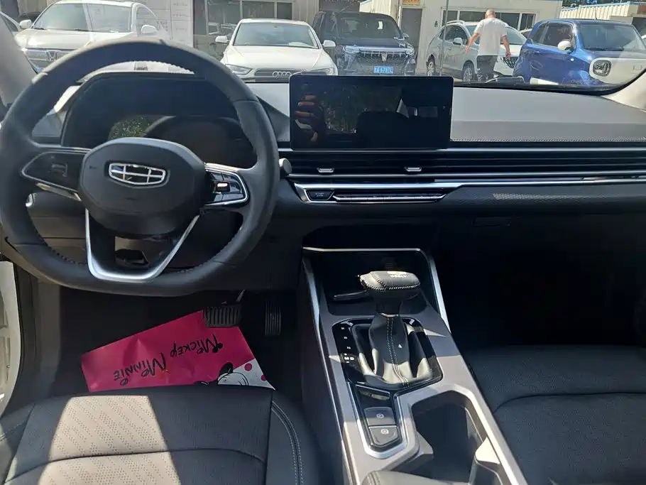 Geely Emgrand — миниатюра 12