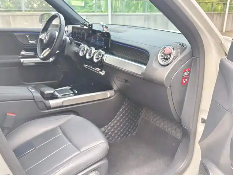Mercedes-Benz GLB — миниатюра 9