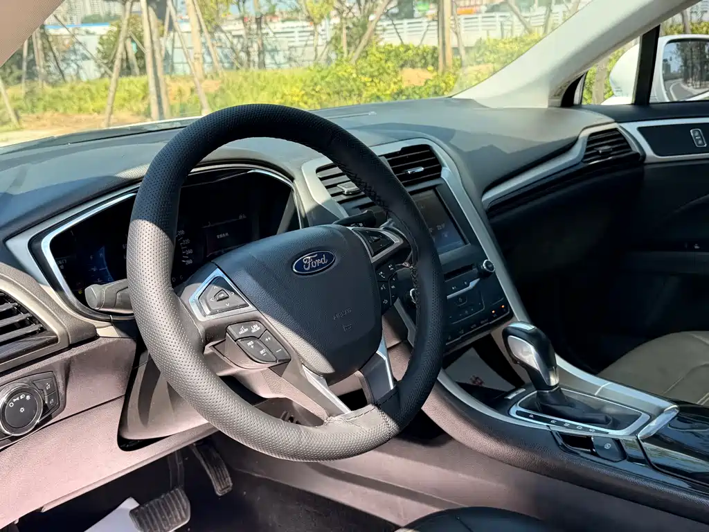 Ford Mondeo — миниатюра 10